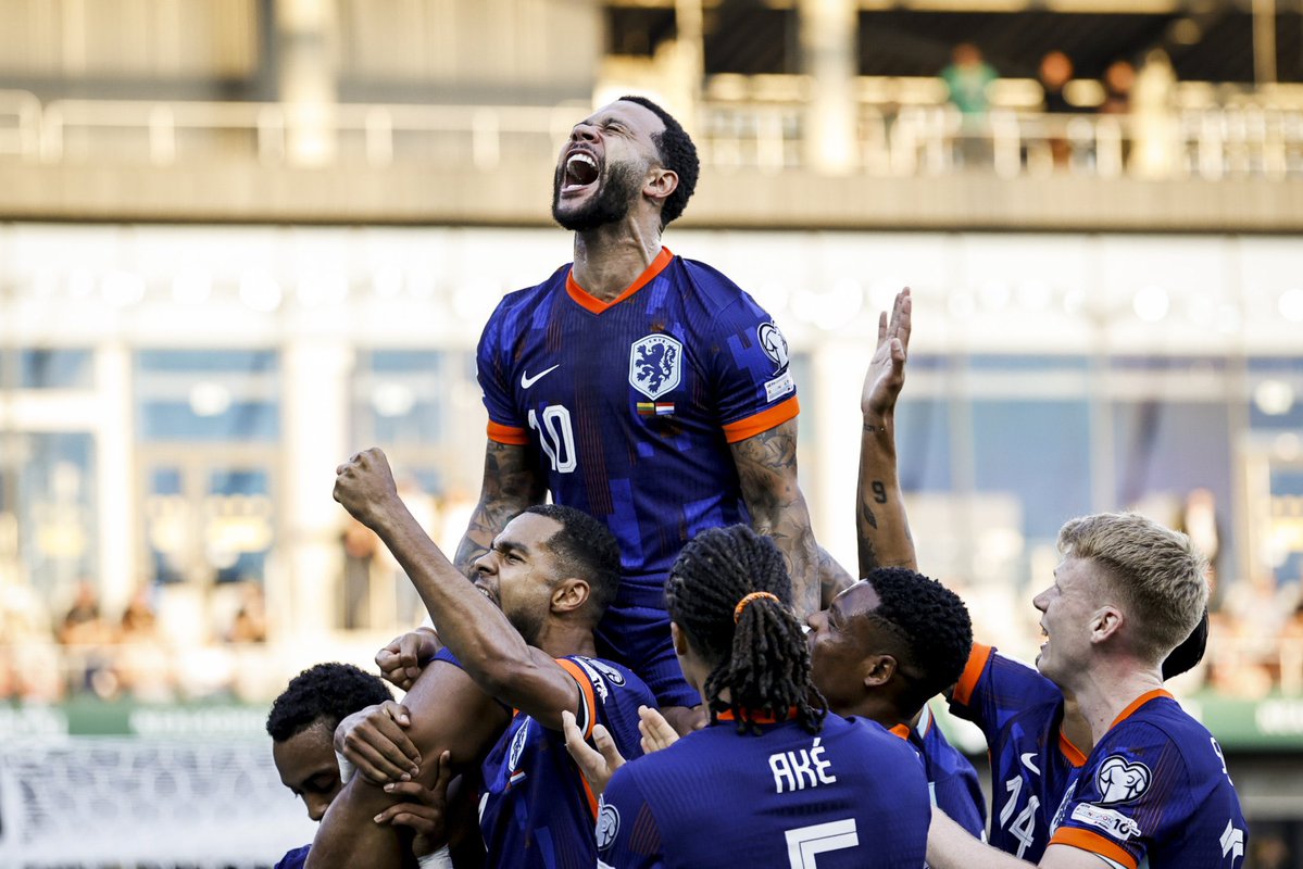 Netherlands' all-time top scorers:

52 goals - Memphis Depay

50 goals - Van Persie

42 goals - Klaas-Jan Huntelaar

40 goals - Patrick Kluivert

37 goals - Dennis Bergkamp

37 goals - Arjen Robben