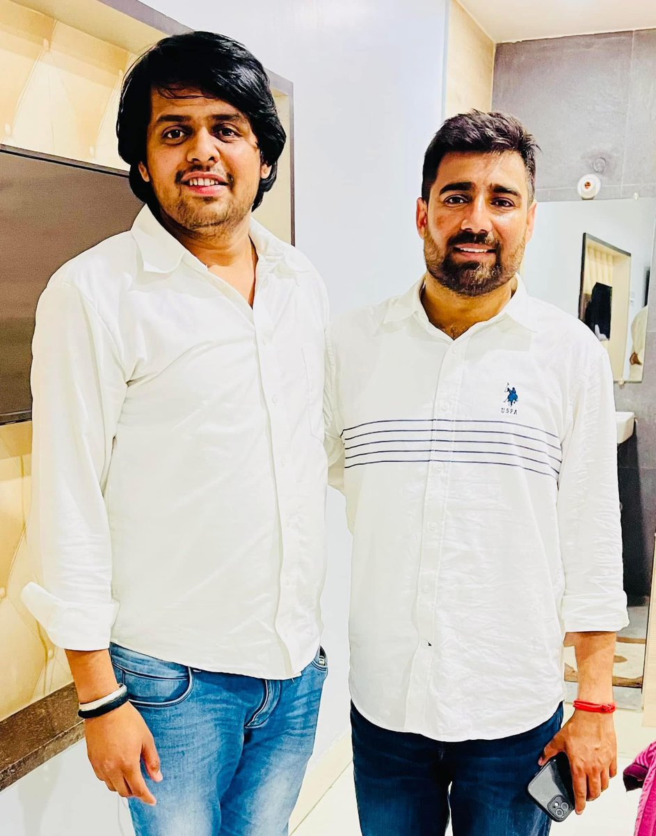 राजस्थान NSUI के ऊर्जावान प्रदेशाध्यक्ष बड़े भाई Vinod Jakhar जी को जन्मदिवस की हार्दिक बधाई व शुभकामनाएँ।
मैं ईश्वर से आपके उत्तम स्वास्थ्य एवं दीर्घायु जीवन की कामना करता हूं। <a href="/VinodJakharIN/">VINOD JAKHAR</a>