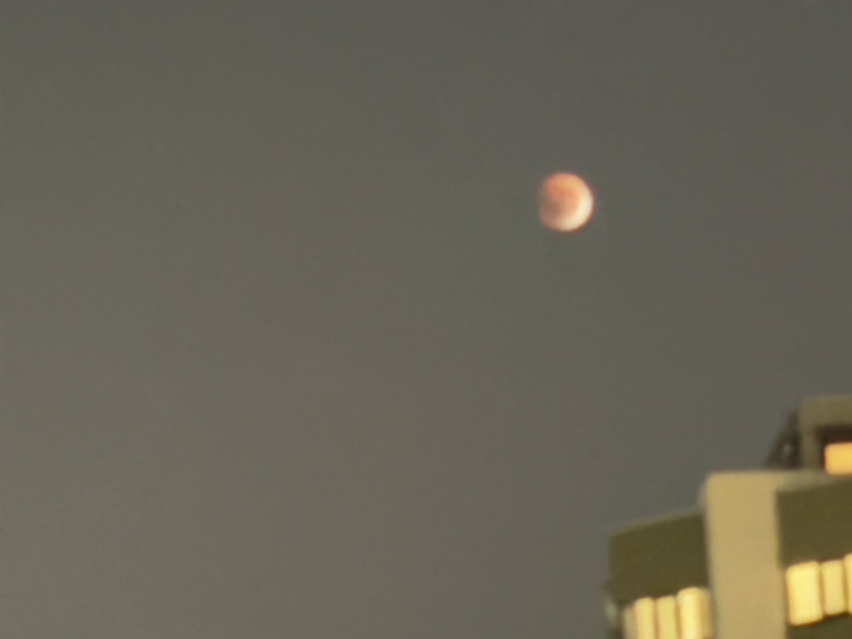 Ankara’dan görülen ay tutulması (kanlı ay tutulmasıymış) iyi akşamlar.