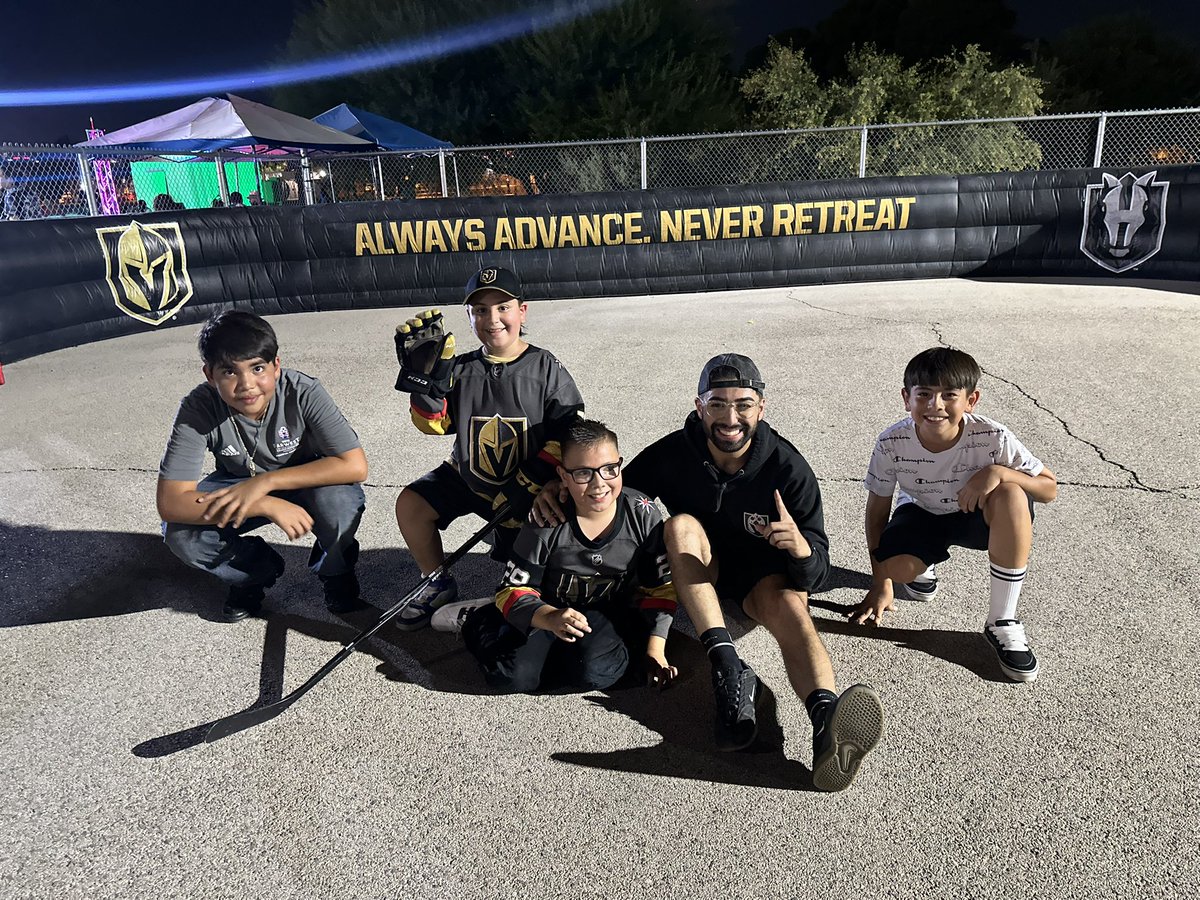 LosVGK's tweet photo. ¡Literalmente jugamos hockey 🏒 hasta que se metió el ☀️! 💥

Muchas gracias a Atypical Lifestyle Foundation por apoyar nuestra comunidad Latina! 👏

@GoldenKnights @TelemundoLV | #VegasBorn #Cascaritas https://t.co/zp1UKCfnxb