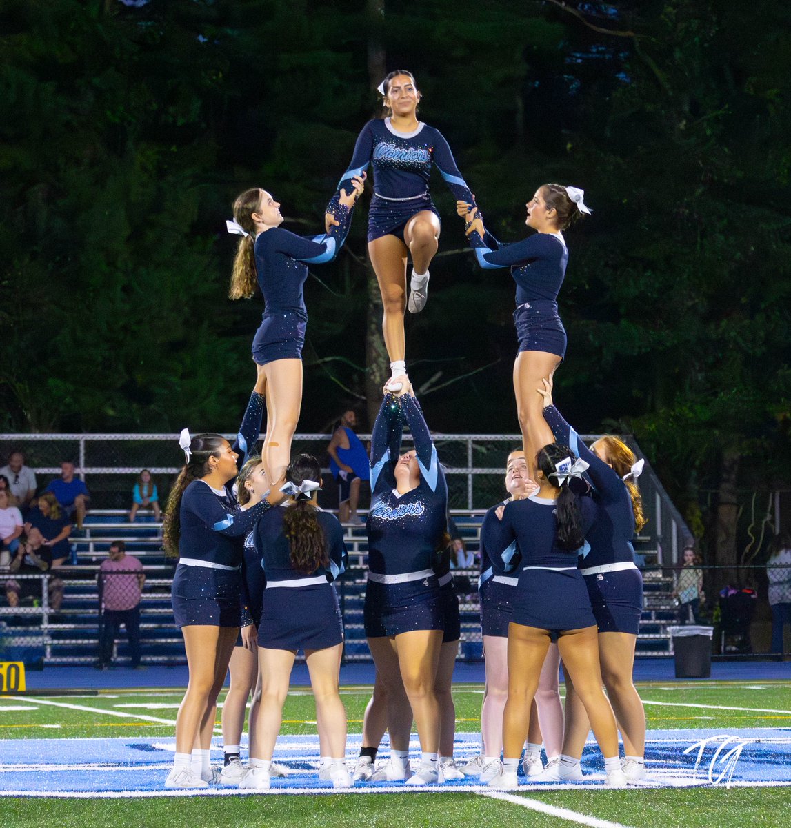 _SeekonkCheer's tweet photo. First FNL✨🏈🩵 https://t.co/rVWlqpcD7M