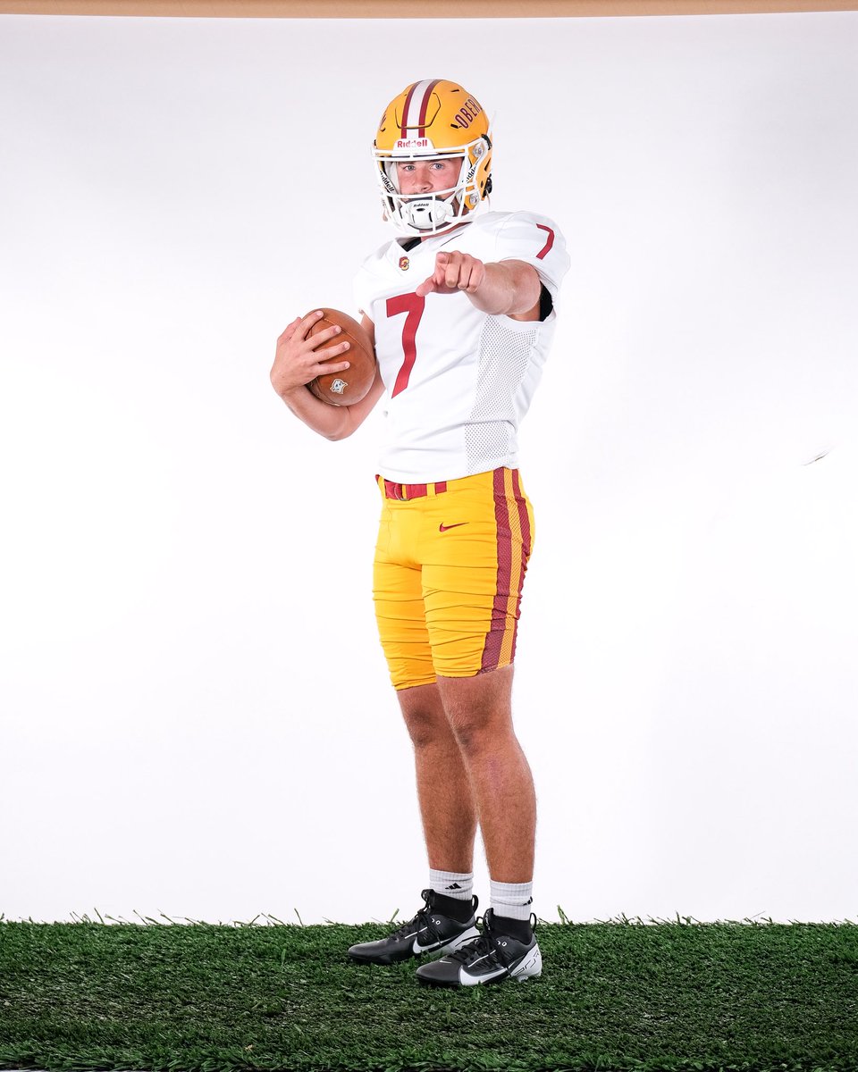 Also excited to announce my first D3 offer to oberlin college! Thank you very much coach <a href="/CoachJPont/">John Pont</a>!

#CollegeFootball #highschoolfootball #FootballSeason #GameDay 
#offered