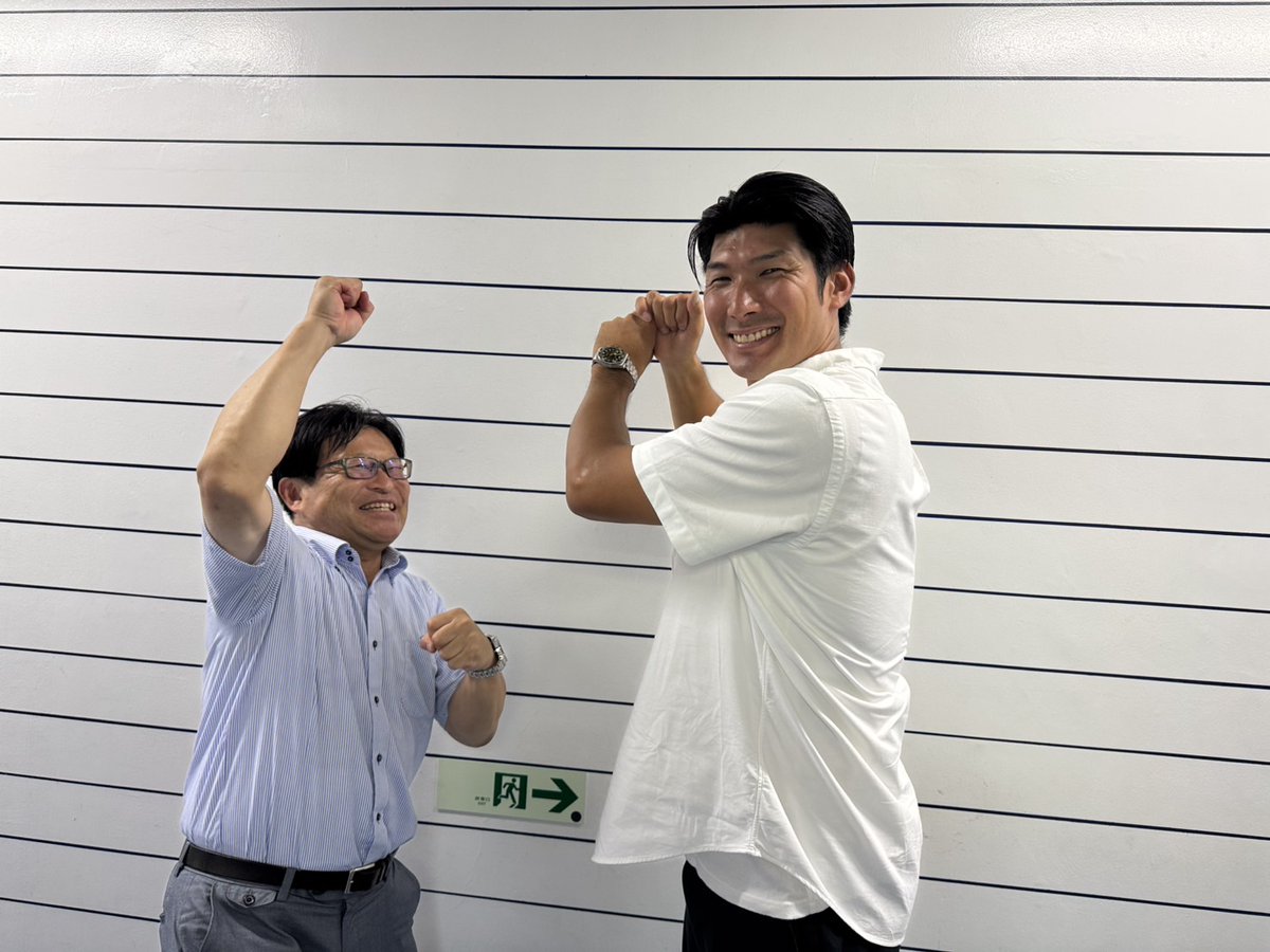 tvk_yoshiisan's tweet image. 今夜もご覧いただきありがとうございます🙇
#大田泰示 さん😂
野球の楽しさを存分に引き出す柔軟で優しく熱いお話、ビシエドの変えたバットに気付く眼力👀‼️
またお招きしたいです🙇
藤浪投手の好投と支えた好守、勝負強さが随所に現れての勝利😊
さあ週明けは甲子園で、Vを決めた(👏)T戦へ✊
#tvk_DB