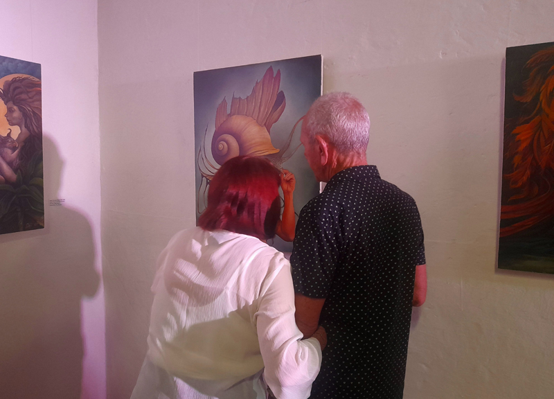 Presentan la exposición "Ecos de Fantasía"
Como una vuelta al pasado, donde los mitos y  leyendas cautivaron a dos pequeños pintores fue inaugurada la  exposición bipersonal Ecos de Fantasía, de los artistas Enrique y Alfredo Díaz Gelpi, en la Galería de Arte Holguín.