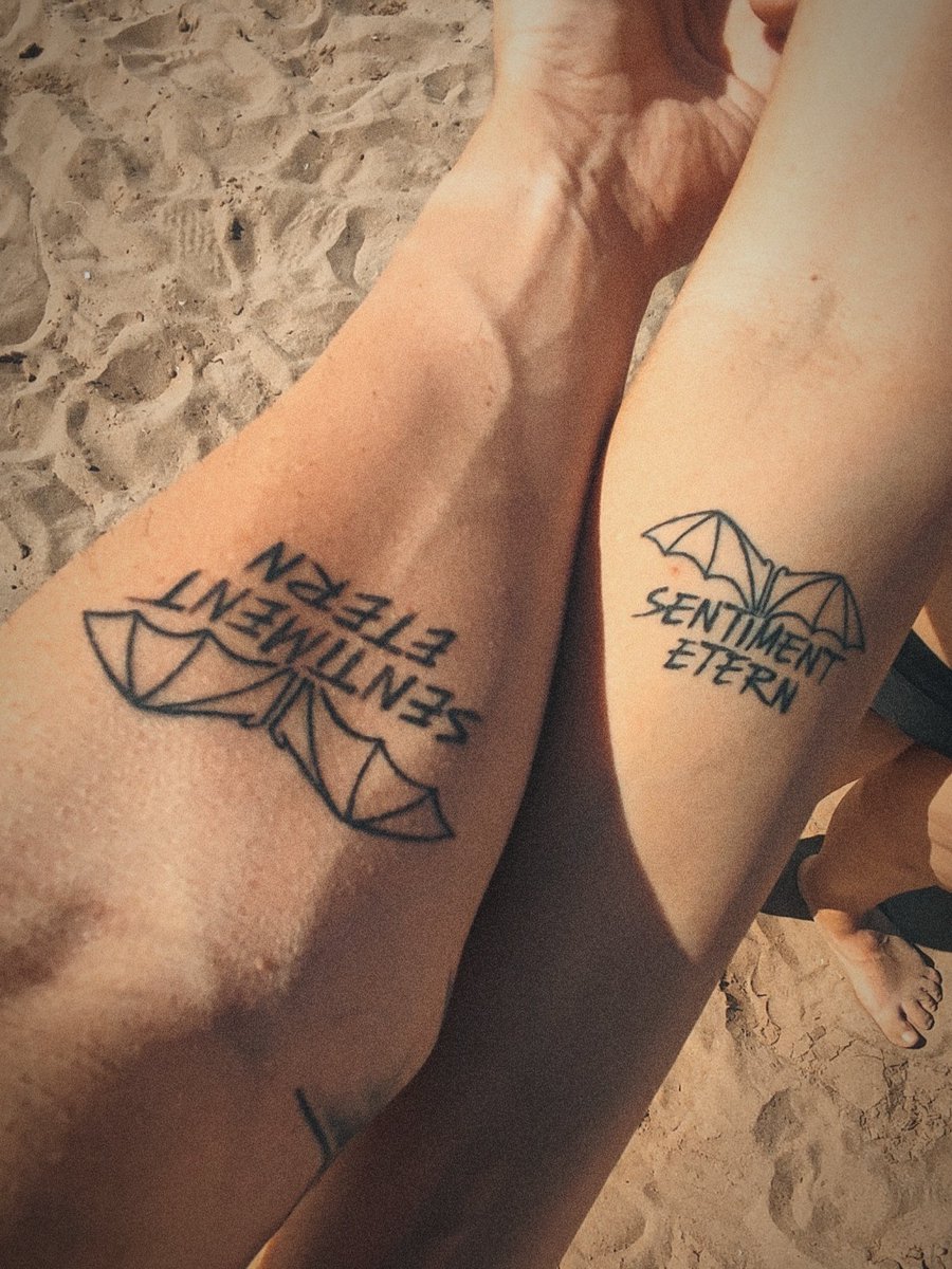 El destino nos unió para compartir una pasión, para disfrutar de un modo de vida que muy pocos entienden, es nuestra cultura y por ello, ambos lo llevamos forjado en la piel para siempre...

SENTIMENT ETERN

⚒️🦇📢

#ADNVCF
#INKVCF
#TattooValenciaCF
#TattooValencia