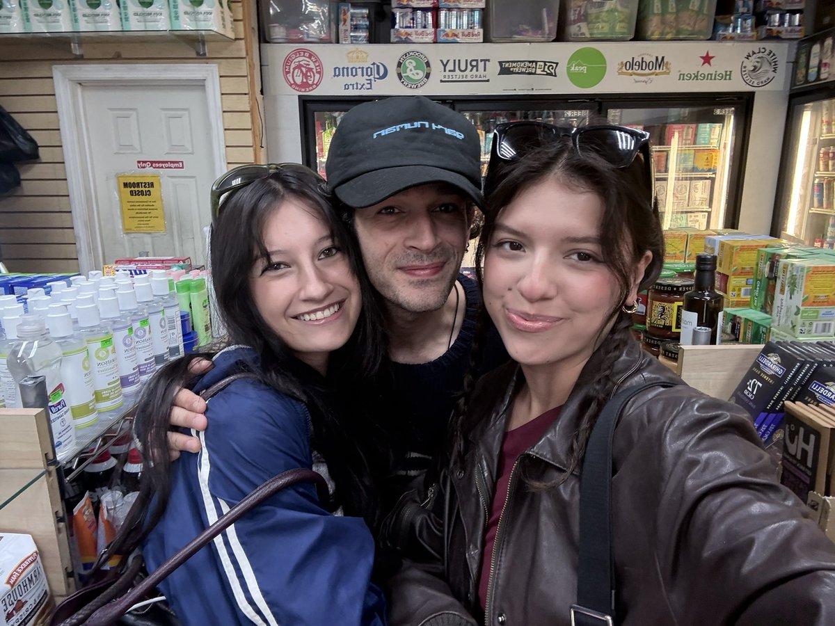 cherrytruman75's tweet image. GUYS GUYS GUYS I CANT BREATHE