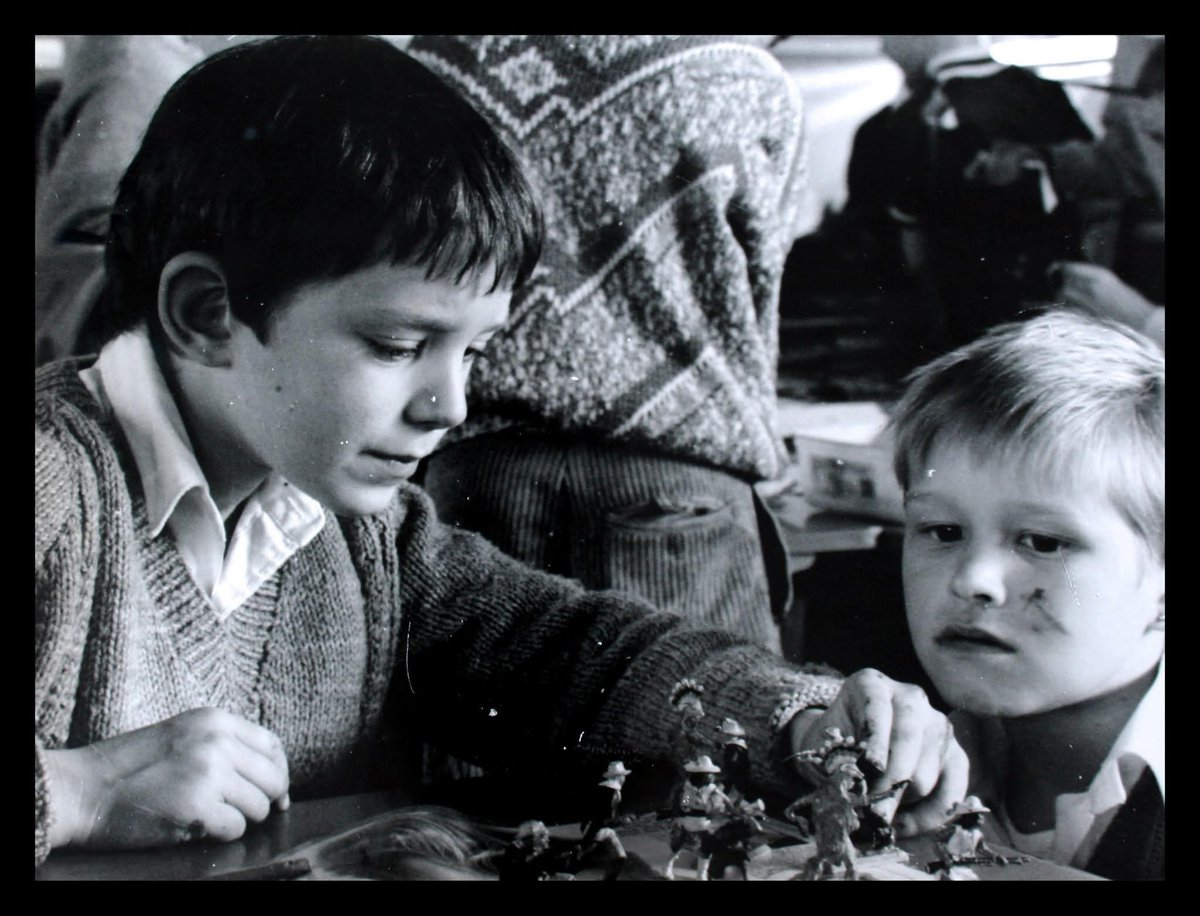 I'm not saying I've always loved #miniaturepainting but I'd say it's in my top 1 😆🎨🖌️

Photo circa 1990.