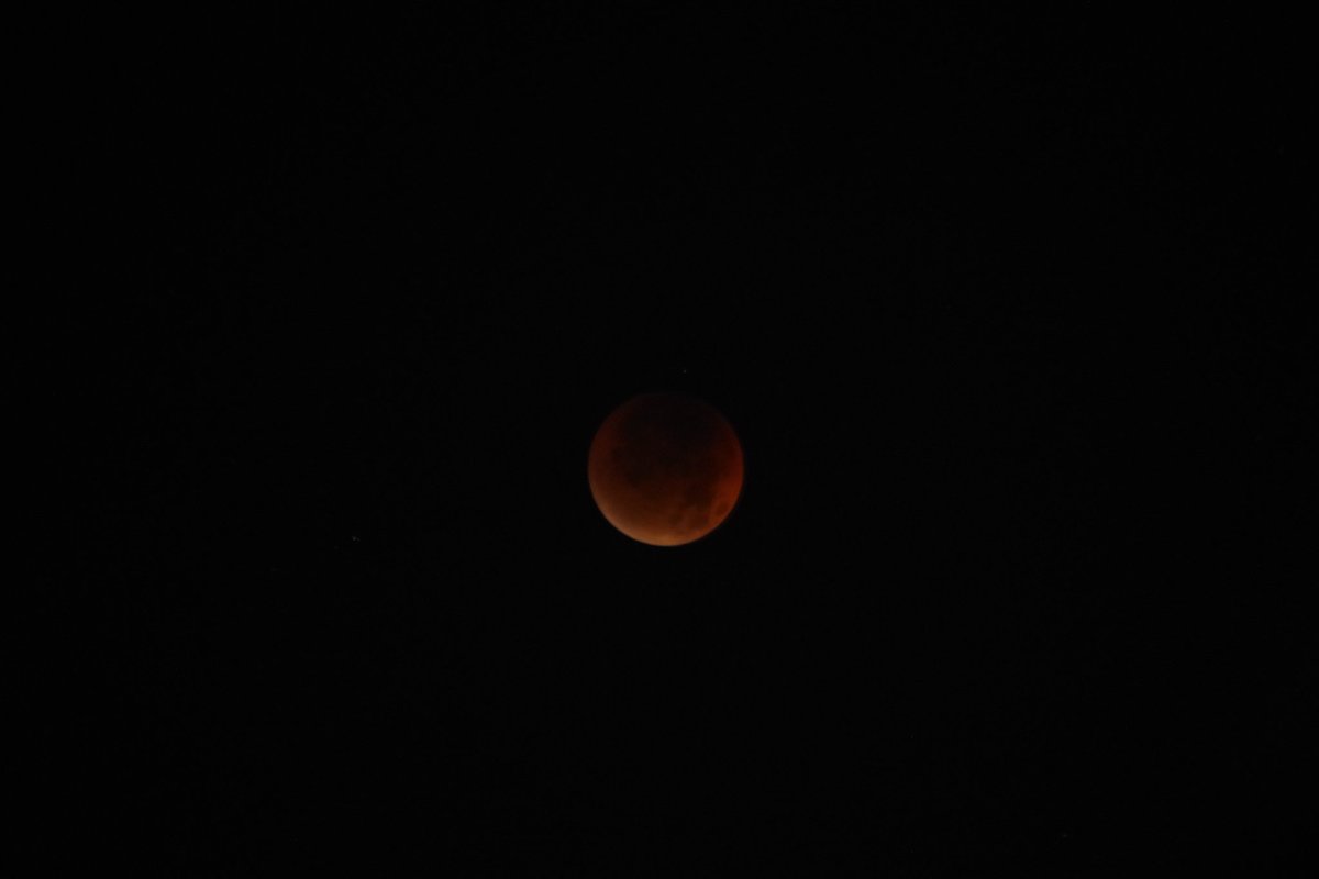 寝ようと思ったんです。
これで寝ます。
2:45頃。
東京。
#月食