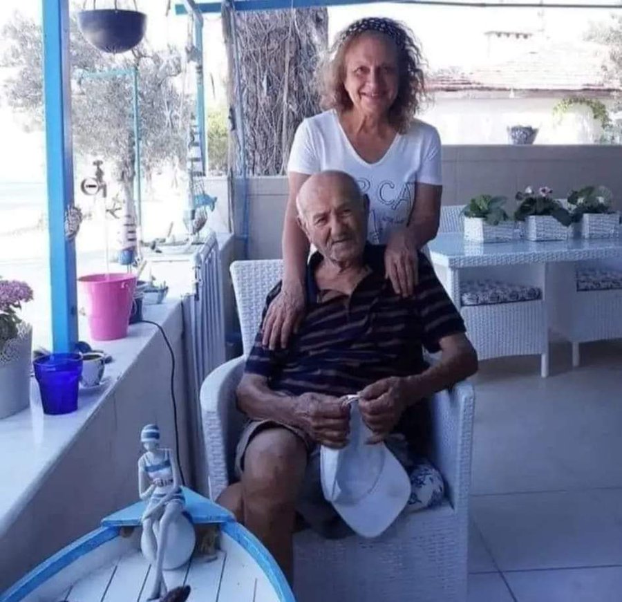 BELKİ 30 KEZ DE ZEVKLE OKUDUM, 
BİR DE SİZ OKUYUN

Arabamız su kaynatmasa durmayacaktık, o sıcak yaz günü Balıkesir'in Savaştepe ilçesinde.
Yola çıkmadan önce arabaya bakım yaptırmış, hararet sorunu olduğunu söylememe rağmen arıza bulamamışlardı.