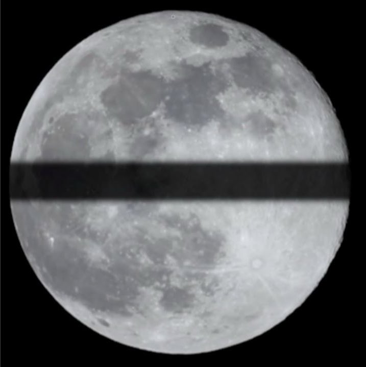 У плоскоземельщиков сегодня конечно другое лунное затмение, вот фото без фотошопа