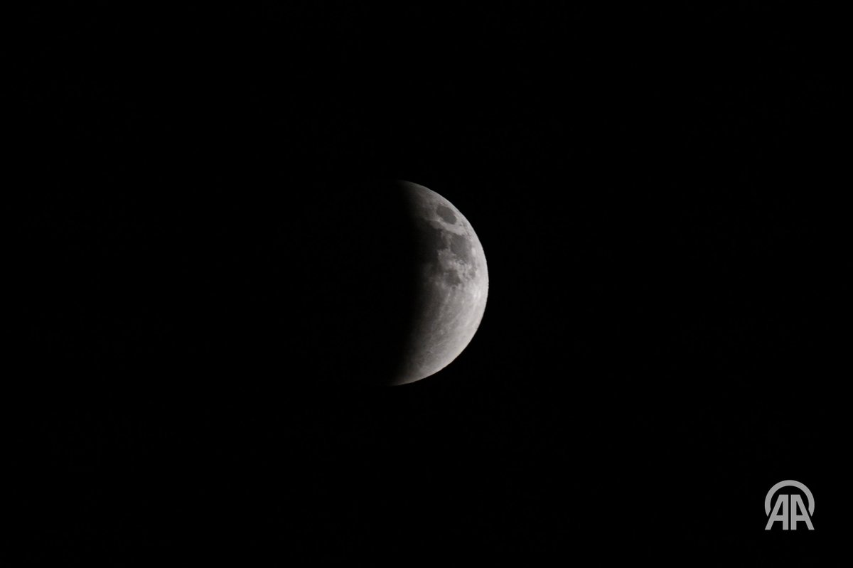 Anadolu Ajansı objektiflerinden kanlı ay tutulması. 

📸 <a href="/Ercin_Erturk/">Erçin Ertürk</a>  <a href="/ismailkaplanaa/">İsmail Kaplan</a>  <a href="/Akin_Celiktas/">Akın Çeliktaş</a>  <a href="/anadoluimages/">Anadolu Images</a>