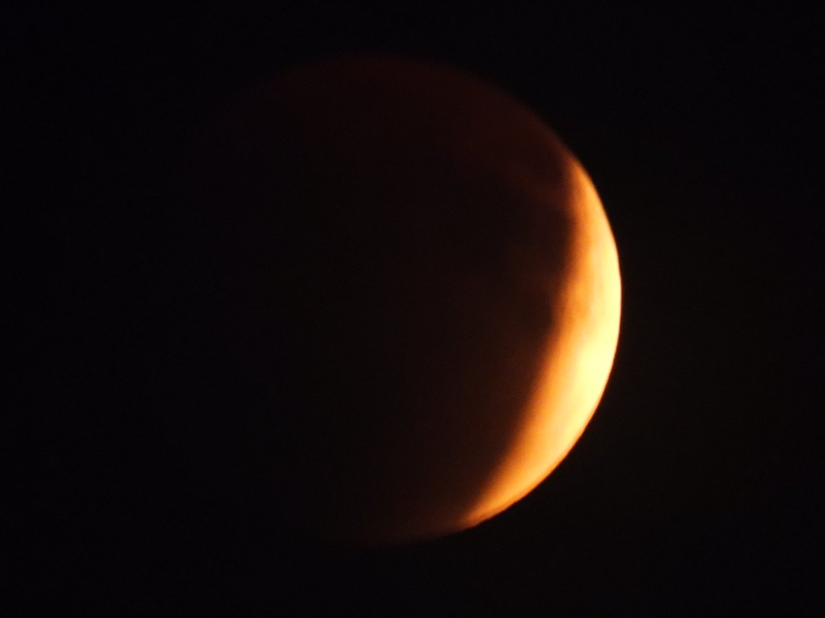 RaduTudor1970's tweet image. #Eclipsa de #luna văzută din #Romania 
#moon 
#nikoncreators