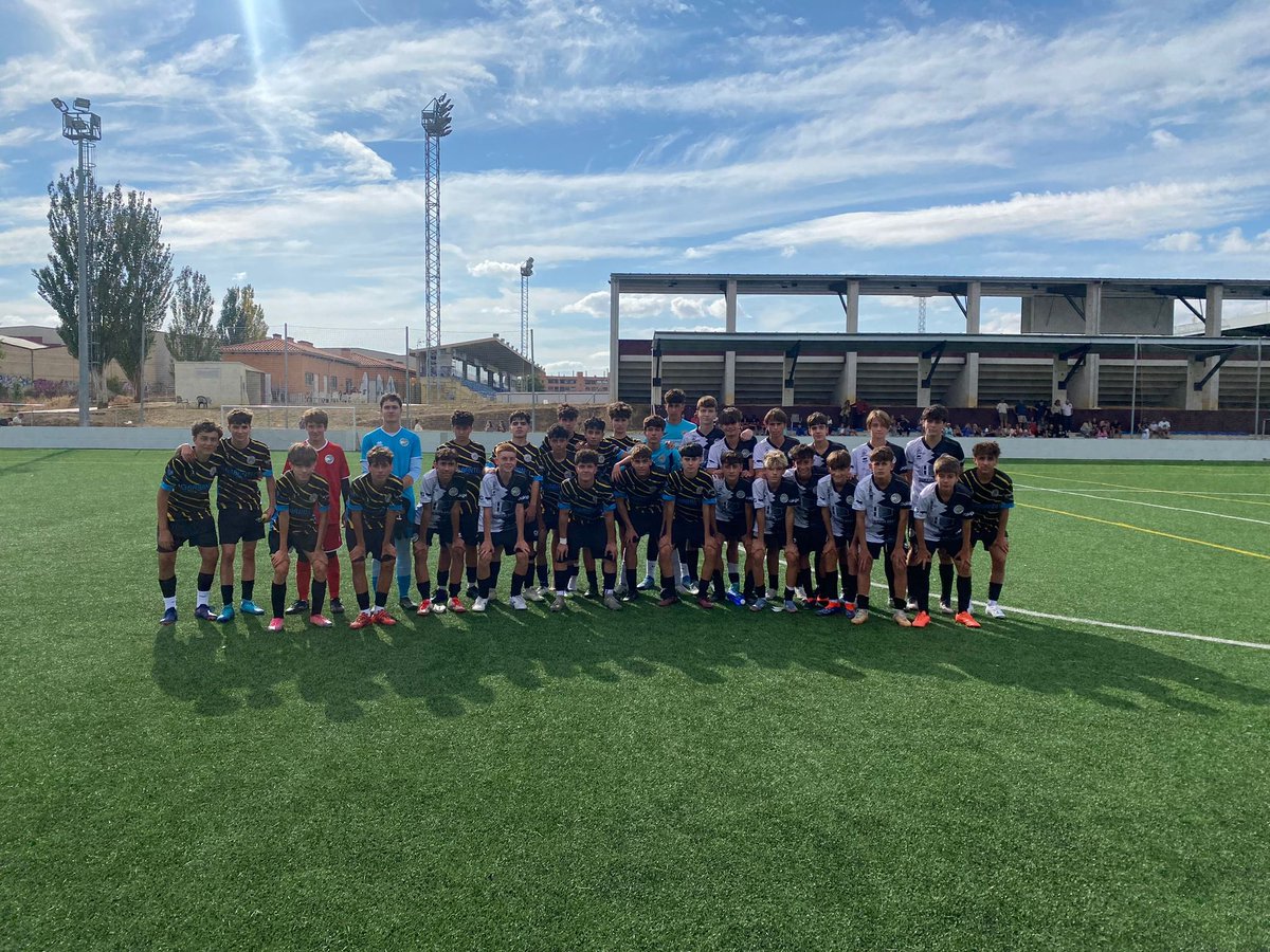 🤝⚽️ AMISTOSOS 🖤💛

Seguimos con la toma de contacto y con la preparación de cara a la temporada 25-26 

Durante este fin de semana le ha tocado a nuestro Juvenil A, Cadete A, Cadete B, Cadete C, Infantil B y Alevin A ⚽️