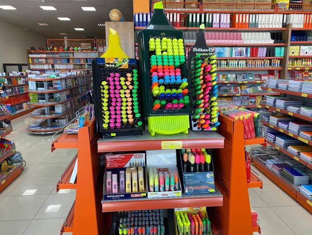 Kırtasiye alışverişi için bütçe ayırmak her zamankinden daha zor. Çocuklarımız kaliteli eğitim alsın isterken, cebimiz yanıyor.
#KırtasiyeMasrafıCepYakıyor #AnahtarParti