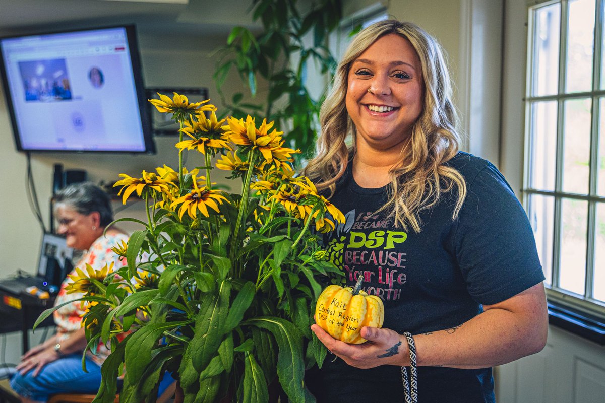 ValComScvs's tweet image. Day one of #DSPRW2025!

We start the week by recognizing our Central Region DSP of the Year, Kait Mearkle!

Her superiors put it best: Kait is invested in #SupportingPeople. She engages in research to help them, and informs them of the consequences of their choices. Thanks, Kait!