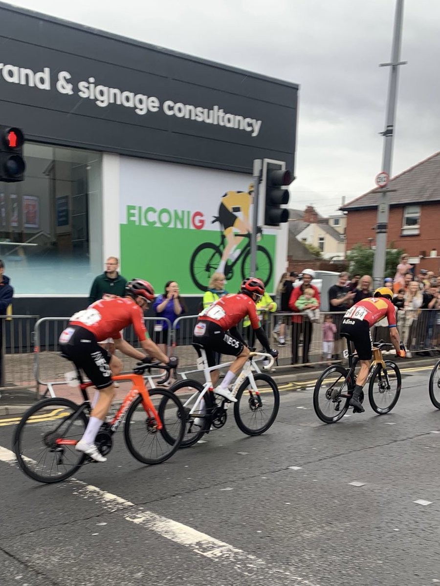 Trydwr's tweet image. Diolch, Geraint. 🏴󠁧󠁢󠁷󠁬󠁳󠁿

Gyrfa rhyfeddol. 

What a career. 

#GeraintThomas #ToBM