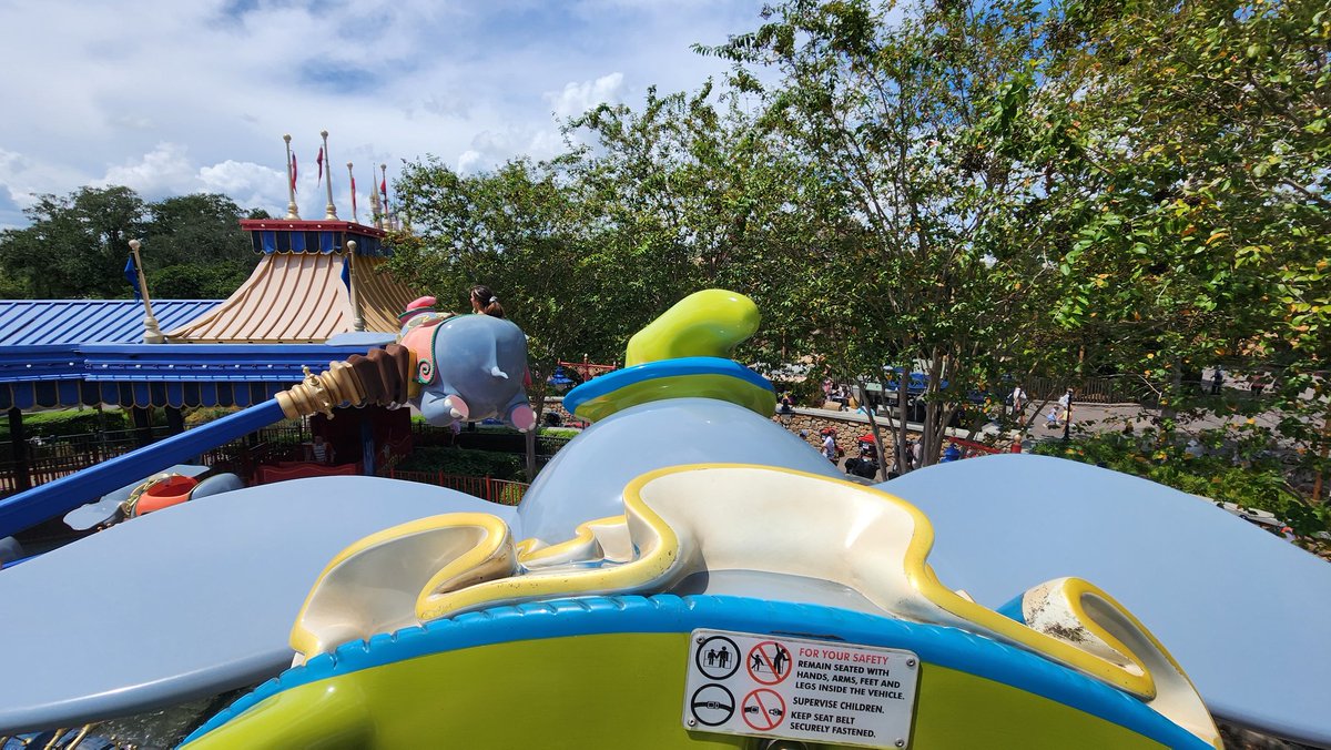 Tom_GPG's tweet photo. Riding rides today I've never rode, or ever thought about riding. 
#WaltDisneyWorld #MagicKingdom #Barnstormer #Dumbo #AstroOrbitor #MagicCarpetsOfAladdin https://t.co/9ssLFC8Ck4