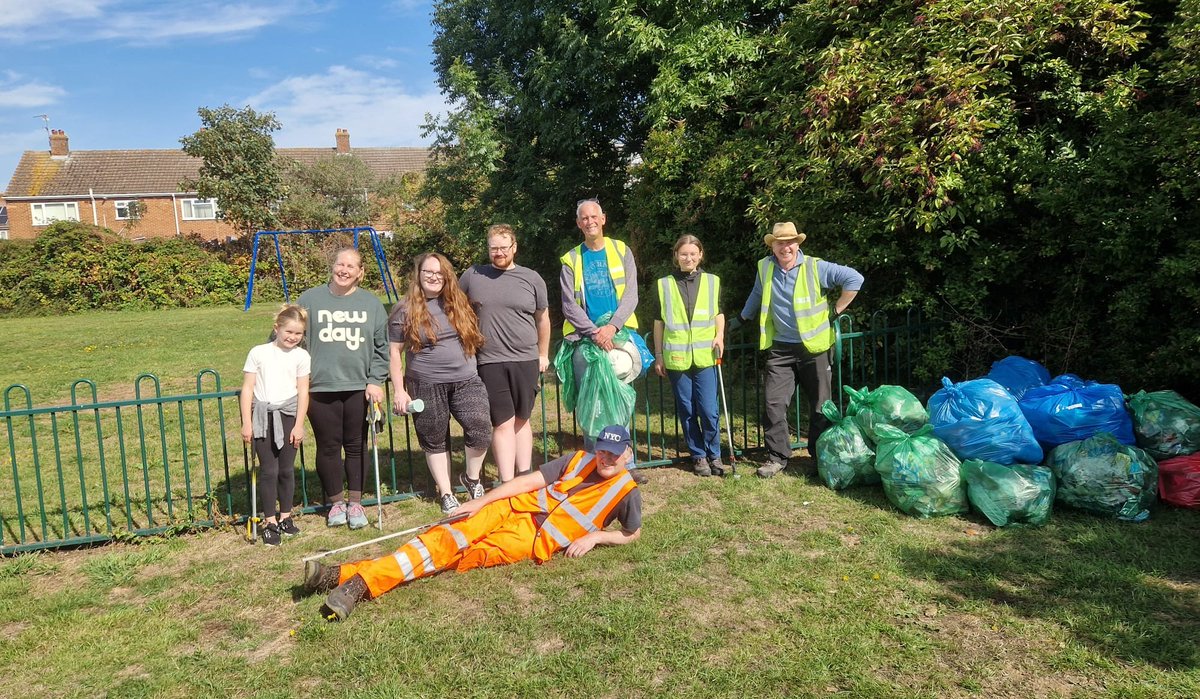 Following advice from local resident Clare we tidied up Byron Park in Stanground and then on to the Library to the Lawson Avenue playing fields and Skateboard Park to the Fire Station.
12 volunteers collected 15 bags (5 recyclable) plus other bits.