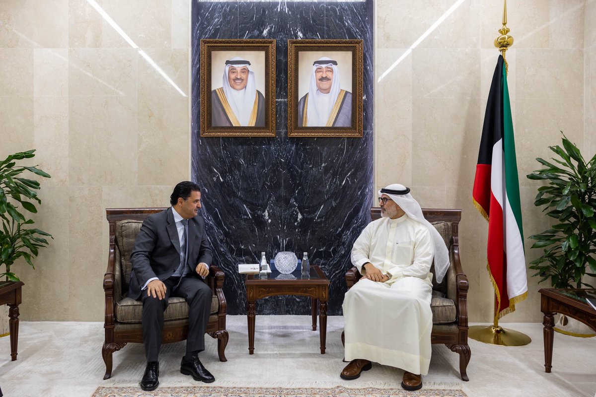 تشرفت اليوم بلقاء
 سعادة الشيخ جراح جابر الأحمد الصباح، 
نائب وزير الخارجية الكويتي ، 
و بحضور    
السفير احمد البكر مساعد وزير الخارجية الكويتي لشؤون الوطن العربي ، 
و   السفير عبدالعزيز الجارالله مساعد وزير الخارجية الكويتي لشؤون المنظمات الدولية ، 
و الوزير المفوض رهفاء