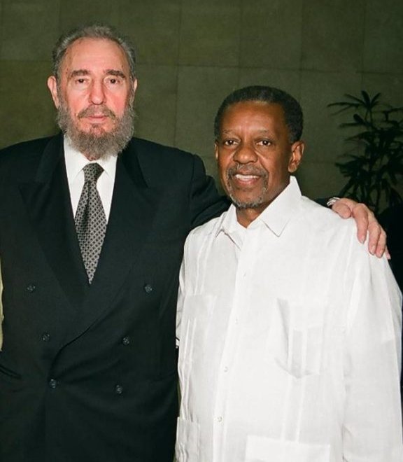 A 1️⃣5️⃣ años del fallecimiento del gran amigo de #Cuba Lucius Walker evocamos a Martí :
✍️ “Hay hombres que después de muertos dan luz de aurora”
#CubaHonra