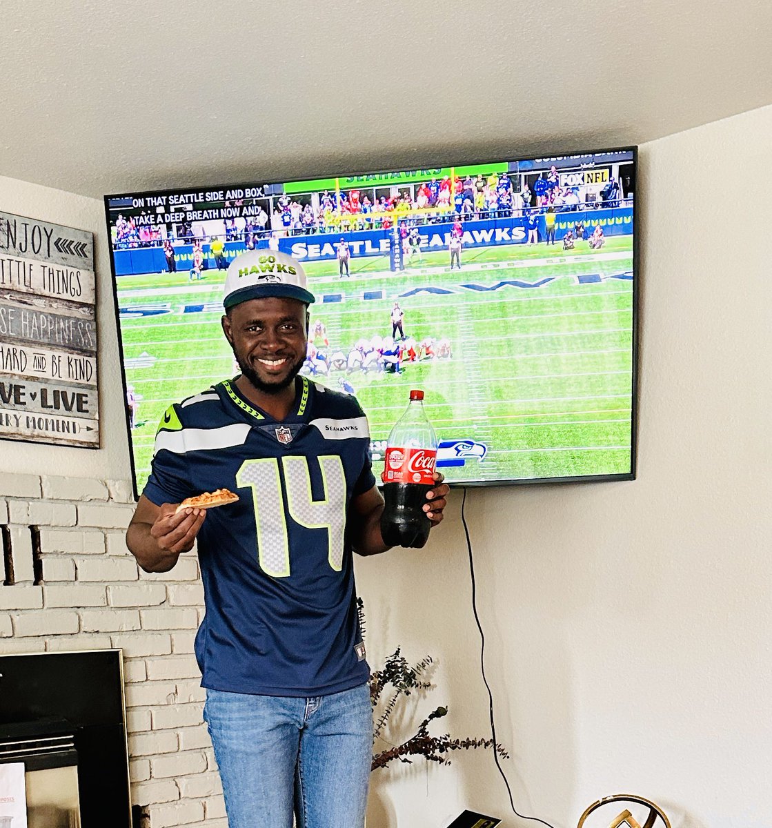 Real football 🏈 is back! <a href="/Seahawks/">Seattle Seahawks</a> let’s get it! #NFLKickoff