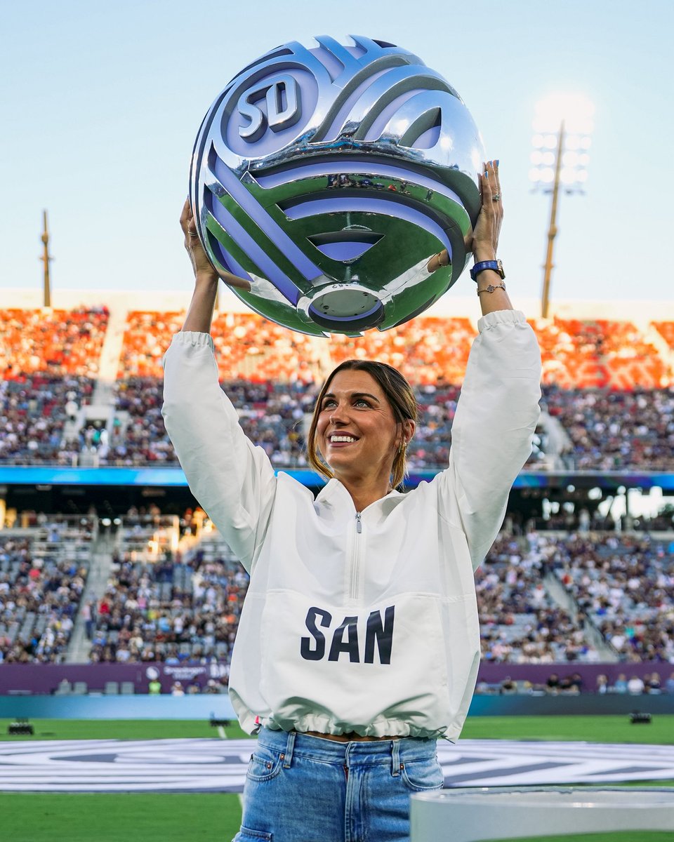sandiegofc's tweet photo. Forever 1️⃣3️⃣

Congrats to our friend and San Diego native, @alexmorgan13, on her jersey retirement this evening. https://t.co/Tf5gy7wxmj