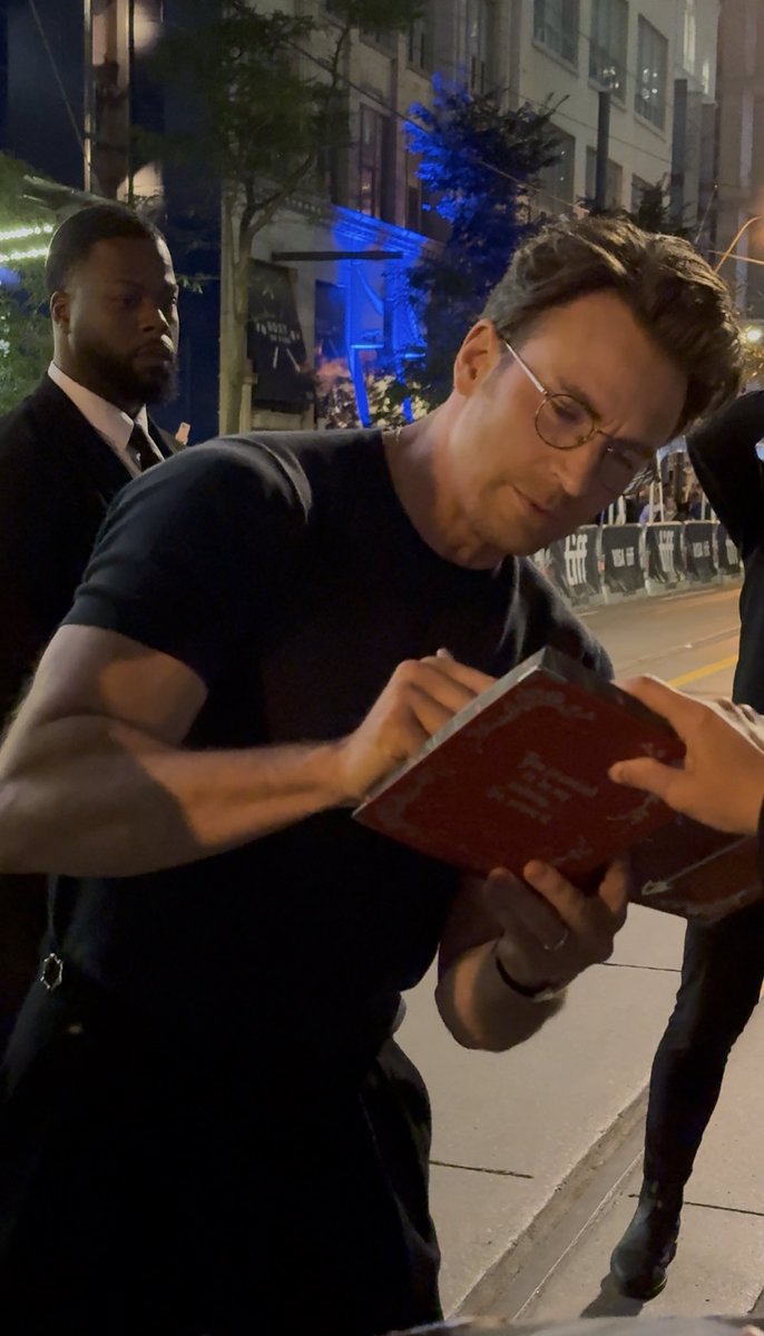 stevtony_drarry's tweet photo. este steve con este tony🙏 https://t.co/oqM6W4ELXp