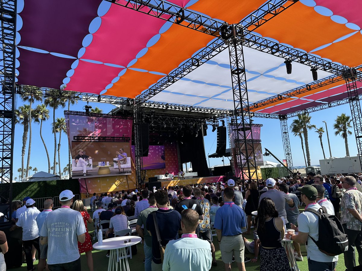 Always standing room for anything with <a href="/MattMiddleton__/">Matt Middleton</a> and <a href="/Ritholtz/">Barry Ritholtz</a>!

<a href="/FutureProof_HQ/">Future Proof</a>