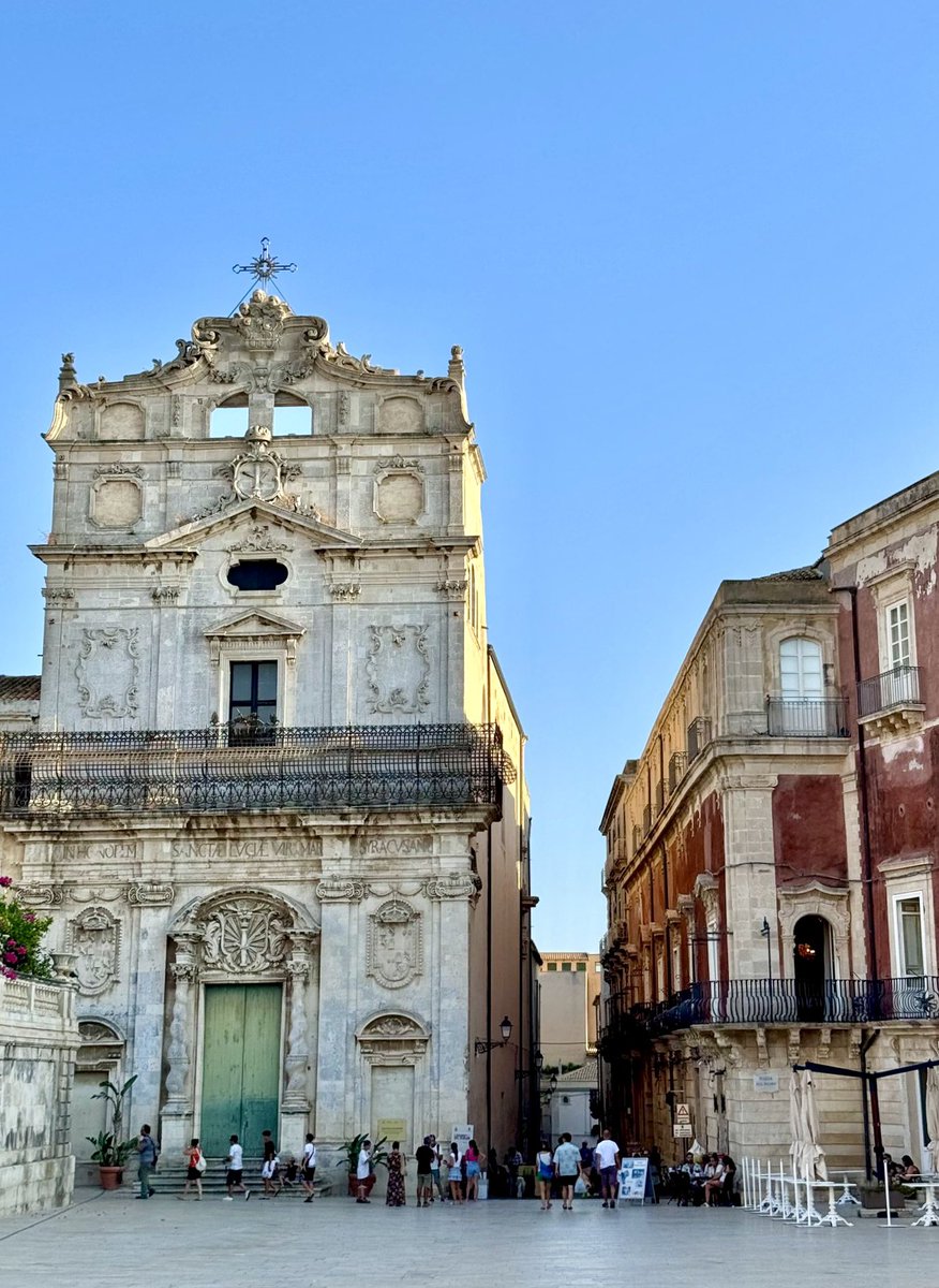 The aesthetic of Ortigia (Sicily – Italy 🇮🇹) is so extraordinary that when this building was used in the filming of Il Gattopardo, many thought it was a movie studio set