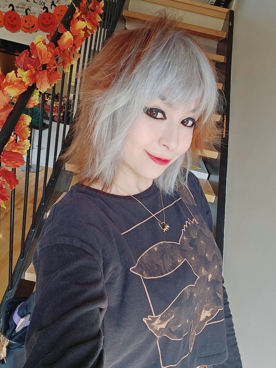 En vivo para seguirle a Silksong owo/

Último streamsito antes de mi viaje!! Vamos a platicar