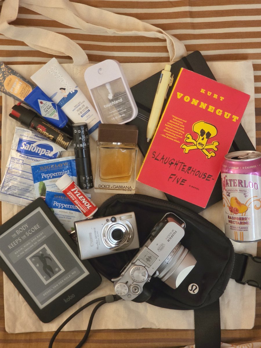 moobiful's tweet image. about to head to pop mart for labubus might grab a matcha latte