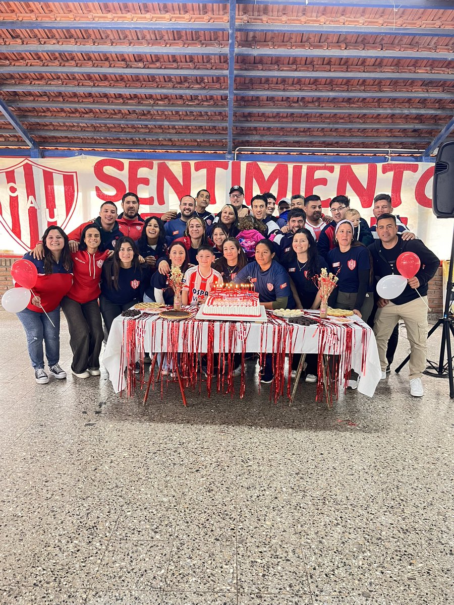 Este domingo celebramos un nuevo año de aniversario de nuestra querida AST, gracias a todos los que vinieron a festejar con nosotros y en especial a todos nuestros integrantes que hacen posible que todos los días trabajemos por y para los colores que tanto queremos! ESTO ES UNIÓN