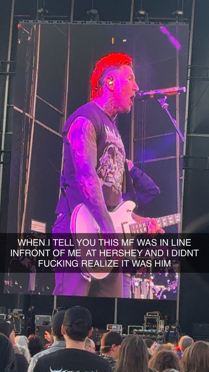httpschey's tweet photo. @hollywoodundead lmfao i'm PISSEDDDD. anyways hope yall had fun https://t.co/2LX7v7CyP1