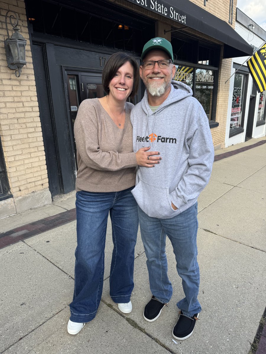 Laura Corey tweet media