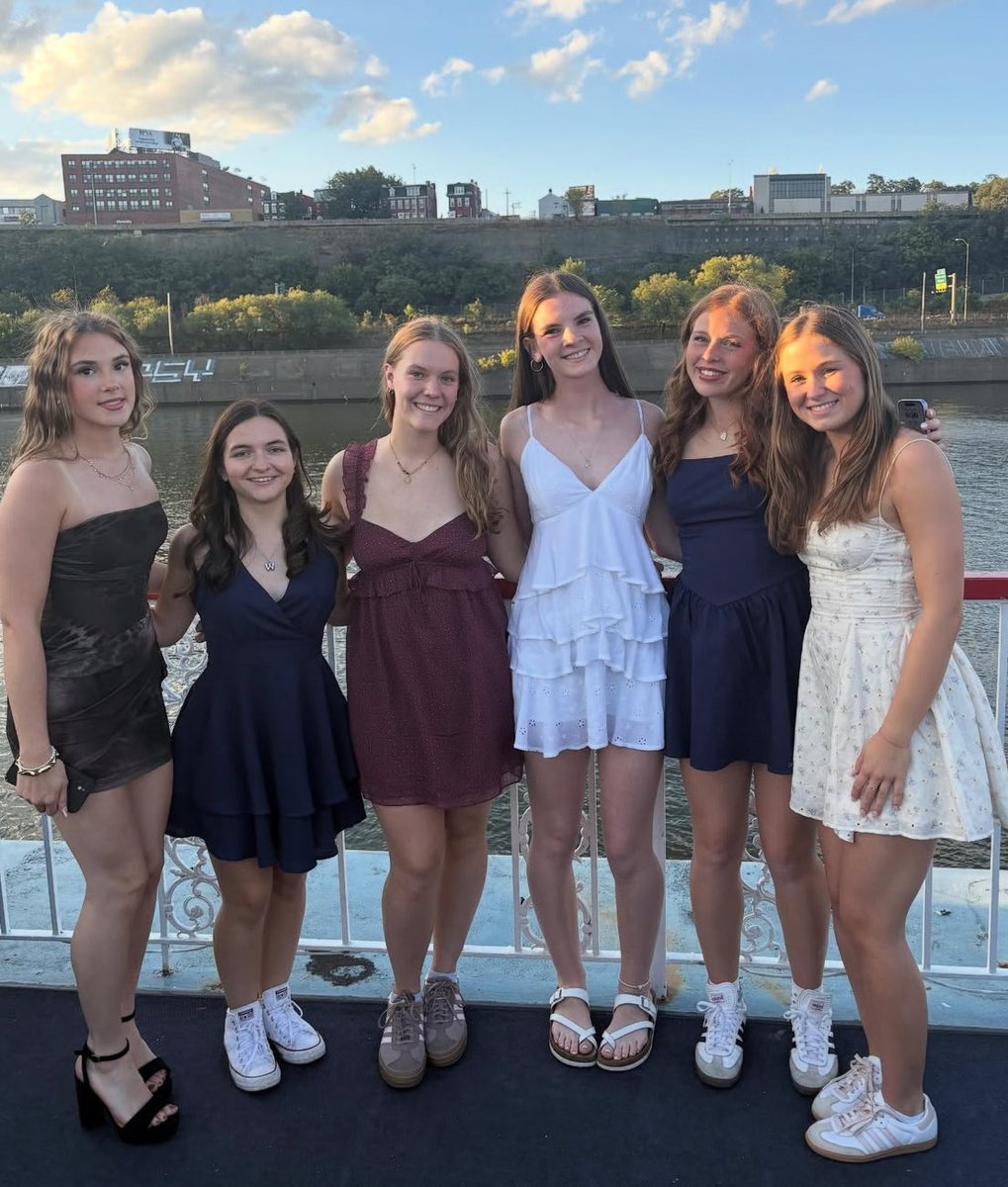 ⁦<a href="/MtLebo_softball/">Mt. Lebanon Softball</a>⁩ seniors on the boat ride.  #leboproud ⁦<a href="/MtLebanonSports/">MtLebanon Sports</a>⁩ ⁦<a href="/jthompsonmtlsd/">Joel Thompson</a>⁩
