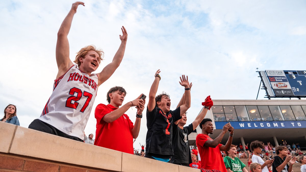 UHCougars's tweet image. Y'all brought the JUICE last night!

Make sure we PACK TDECU Friday night.

We need YOU Cougar Nation!

🎟️ uh.evenue.net/event/F25/F02