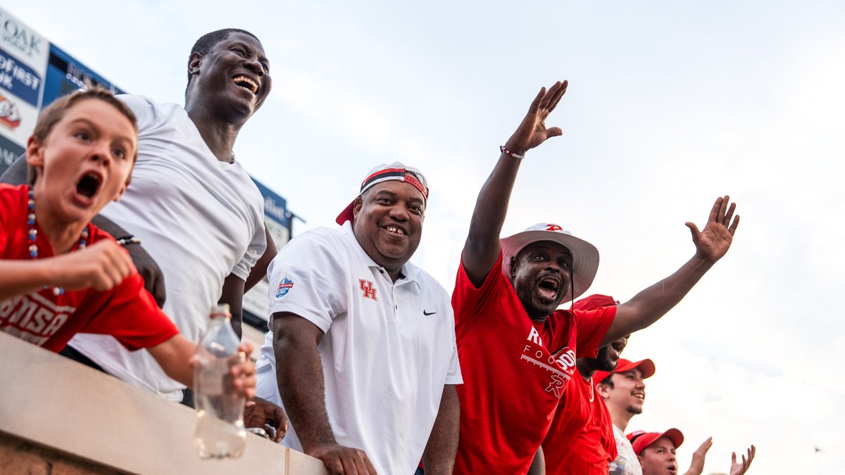 UHCougars's tweet image. Y'all brought the JUICE last night!

Make sure we PACK TDECU Friday night.

We need YOU Cougar Nation!

🎟️ uh.evenue.net/event/F25/F02