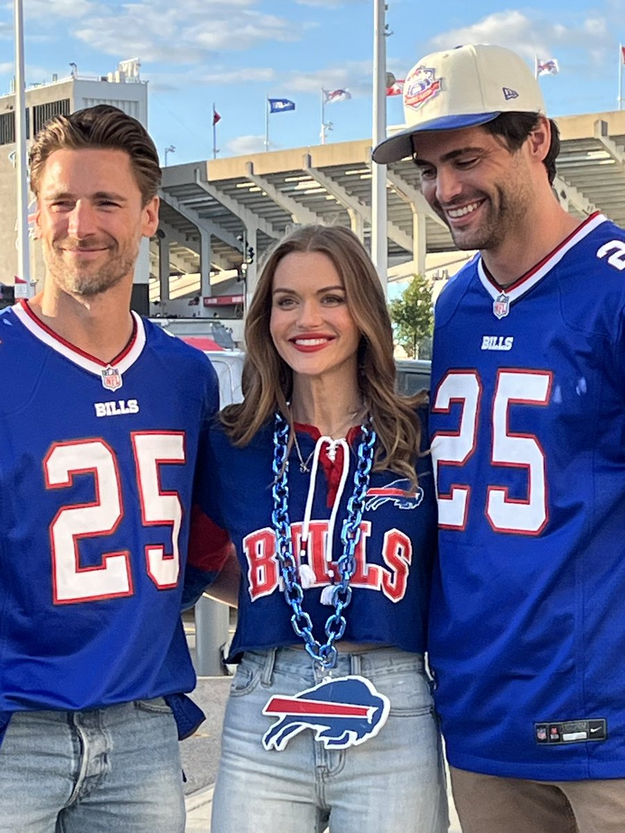 #hallmarkchannel stars @awalk35 Andrew Walker, Holland Roden &amp; Matthew Daddario are at <a href="/HighmarkStadm/">Highmark Stadium</a> helping to kick off the season &amp; celebrate the Buffalo-made film #holidaytouchdown. <a href="/BuffaloBills/">Buffalo Bills</a> <a href="/BfloFilmOffice/">Bflo/Niag. Film Ofc.</a>