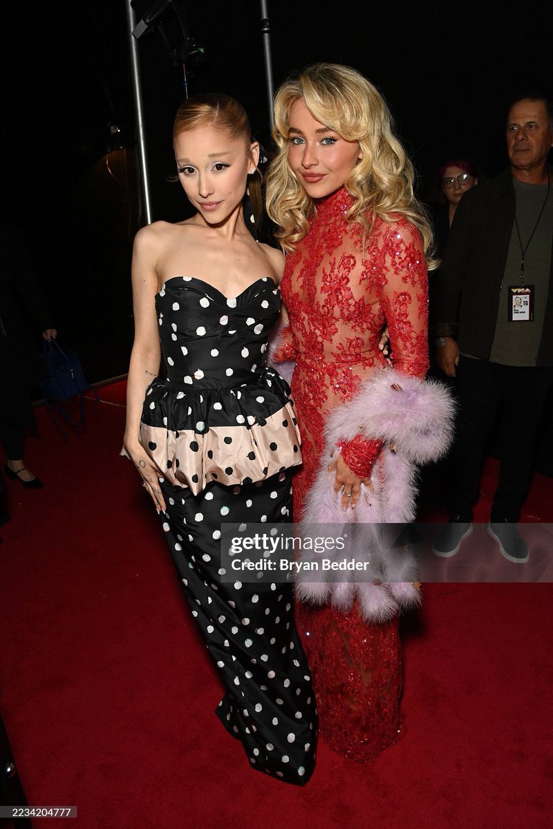 byerudy's tweet photo. HQ PHOTOS OF ARIANA AND SABRINA TOGETHER! https://t.co/nUEeMGeoCZ
