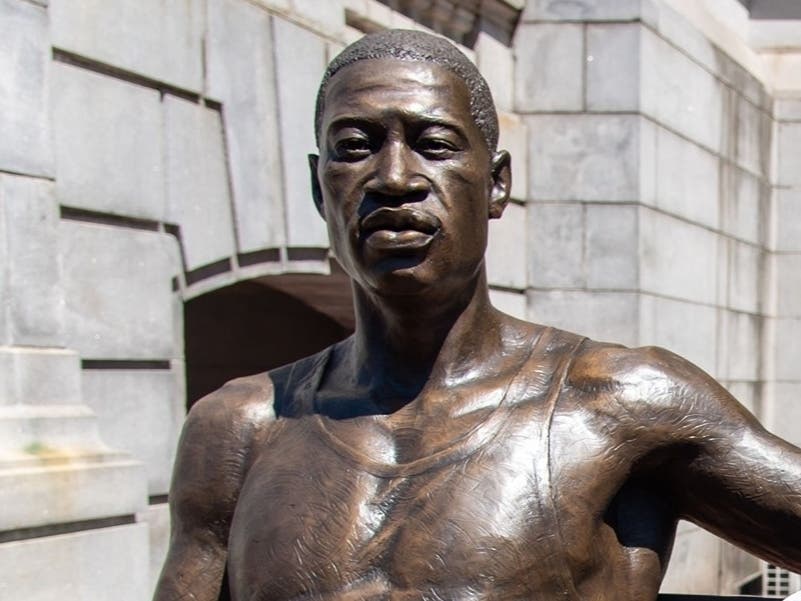 When will a memorial statue be erected for Iryna Zartuska?

Or do they only do that for criminals like George Floyd?