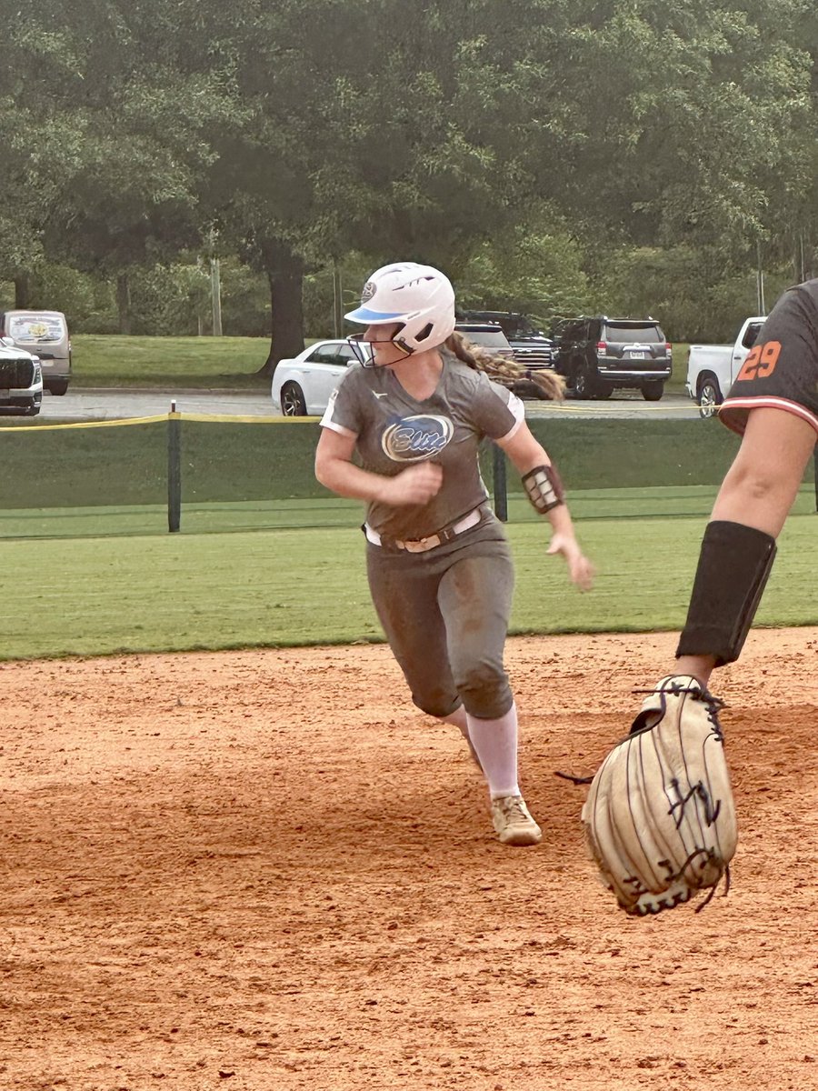 _HarperLovelace's tweet photo. Started off this fall season with a 💥!! We went 4-0 at the Tier One Junior Olympic Invitational this weekend and won the championship! I'm so proud of every one of my teammates! Our bats were on 🔥! 

Great job to @addisonbeal2027 with her first tournament with us!

@CE_Dodson @CarEliteNCorg @CoastRecruits