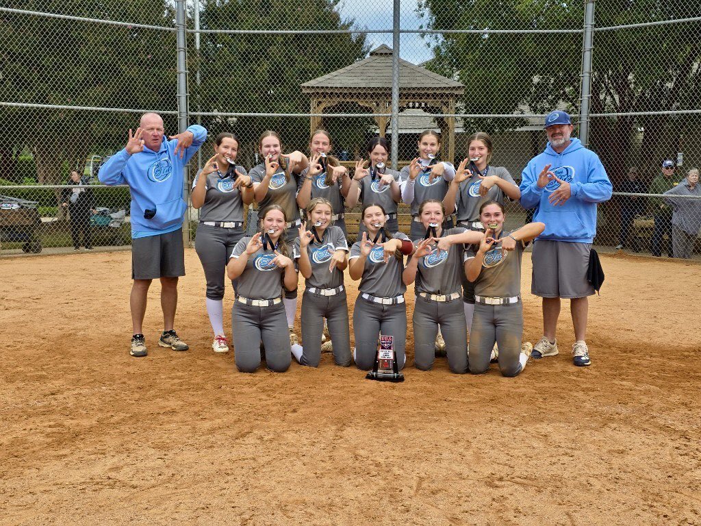 _HarperLovelace's tweet photo. Started off this fall season with a 💥!! We went 4-0 at the Tier One Junior Olympic Invitational this weekend and won the championship! I'm so proud of every one of my teammates! Our bats were on 🔥! 

Great job to @addisonbeal2027 with her first tournament with us!

@CE_Dodson @CarEliteNCorg @CoastRecruits