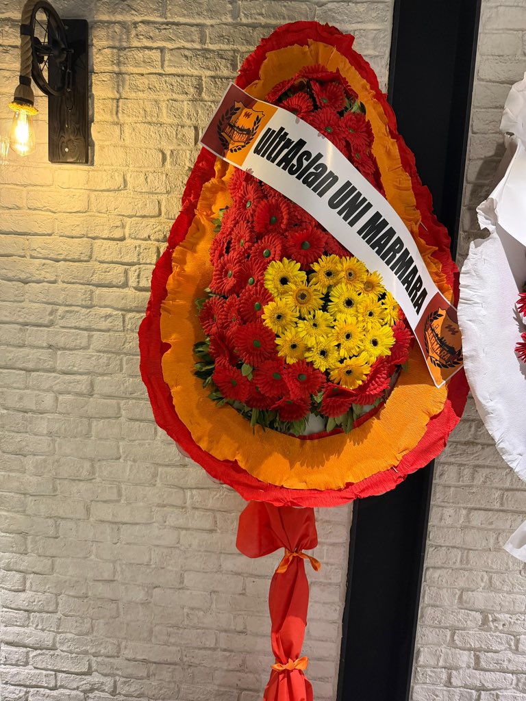 Grubumuzun mezunlarından Ömer Köle'nin düğününe katılım sağladık ve mutlu gününde yalnız bırakmadık. ultrAslan UNI MARMARA ailesi olarak bir ömür boyu mutluluklar dileriz.

#uAUNIMarmara #uAUNIMarmara20Yaşında
#ultrAslanUNI
