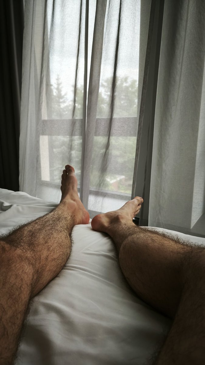 #gaylegs #hairyleg #sneakers