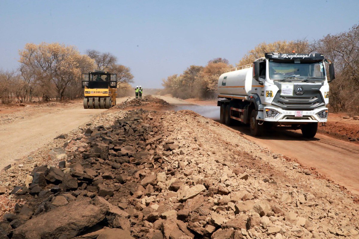 BULAWAYO VICTORIA FALLS ROAD PROGRESSING.
The rehabilitation of the Bulawayo-Victoria Falls road is ongoing, with contractors working in sequential 5km sections. Three detours are currently in place at Insuza, Jotsholo, and between Insuza and Mbembesi. Progress varies by