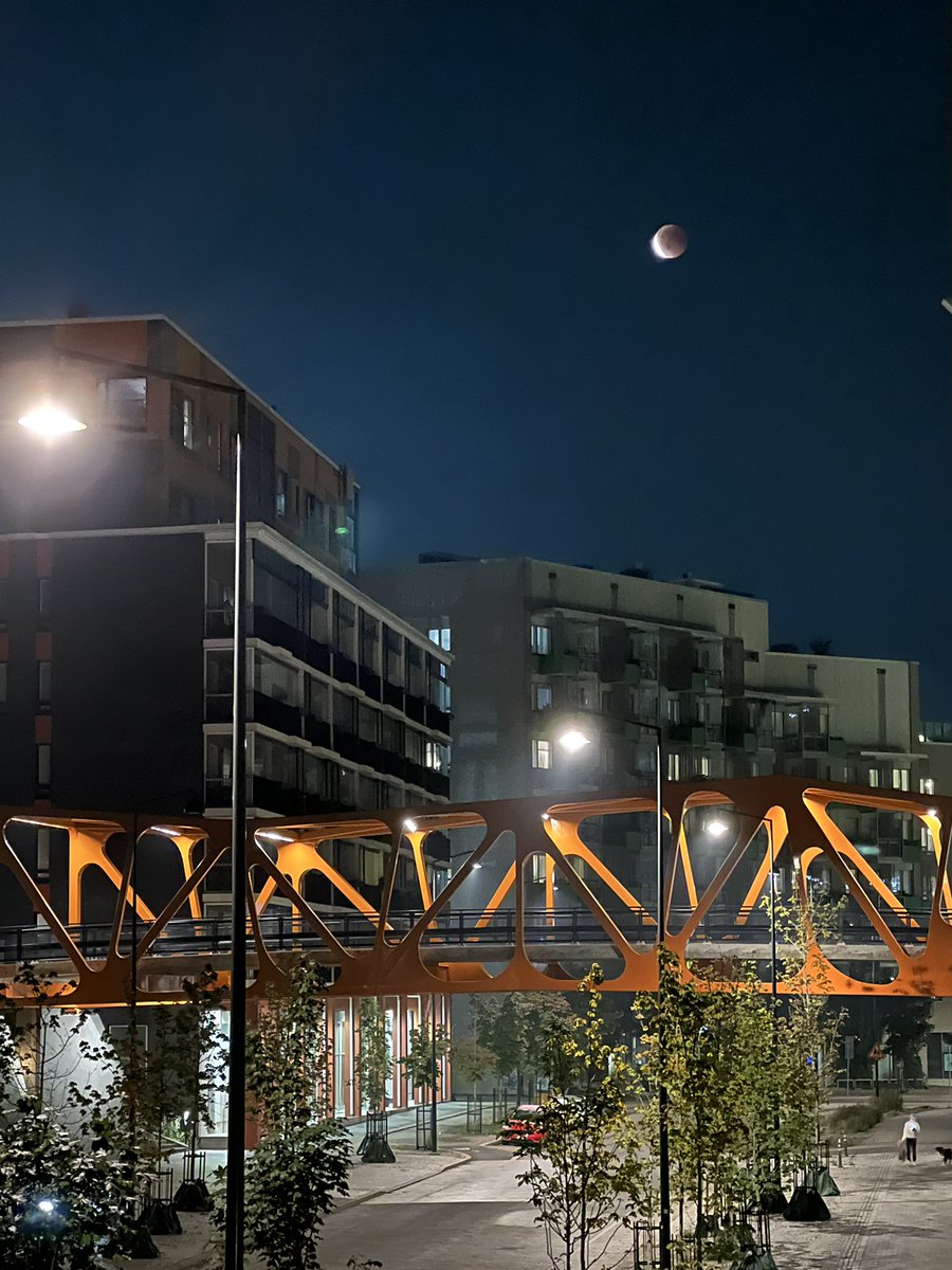 Красная луна в #Хельсинки