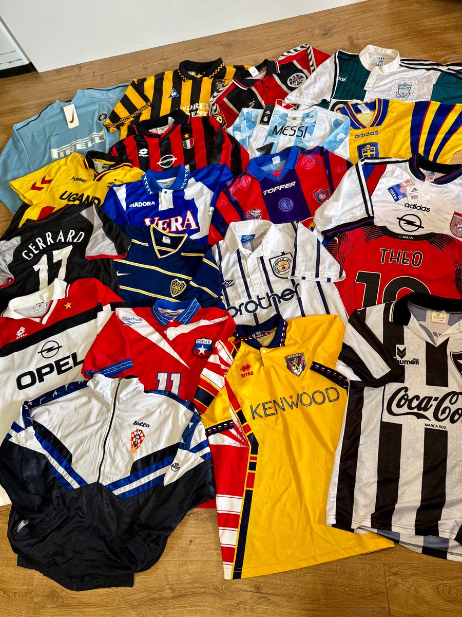 1KloppShop tweet media