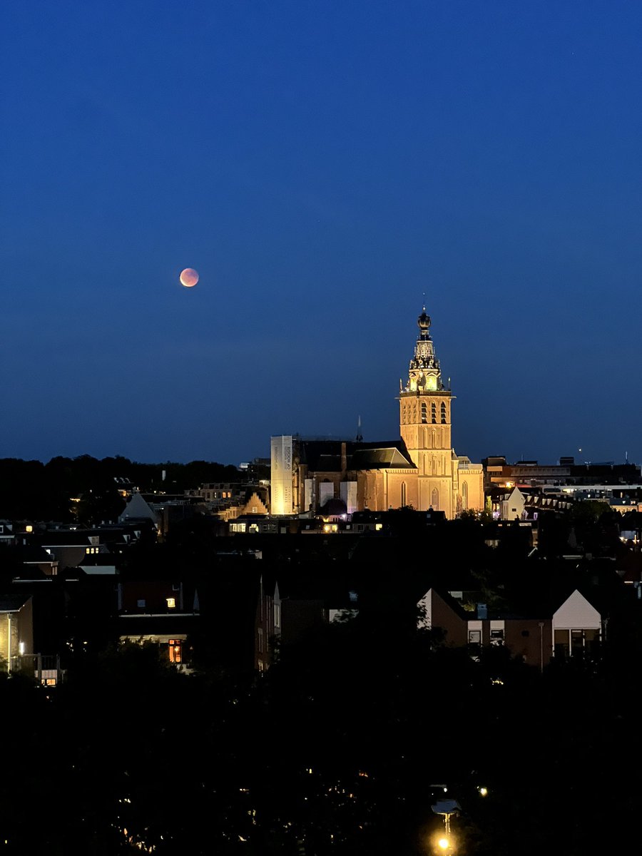 Merijnk88's tweet photo. #bloedmaan in Nijmegen https://t.co/Ss2agyeyCp