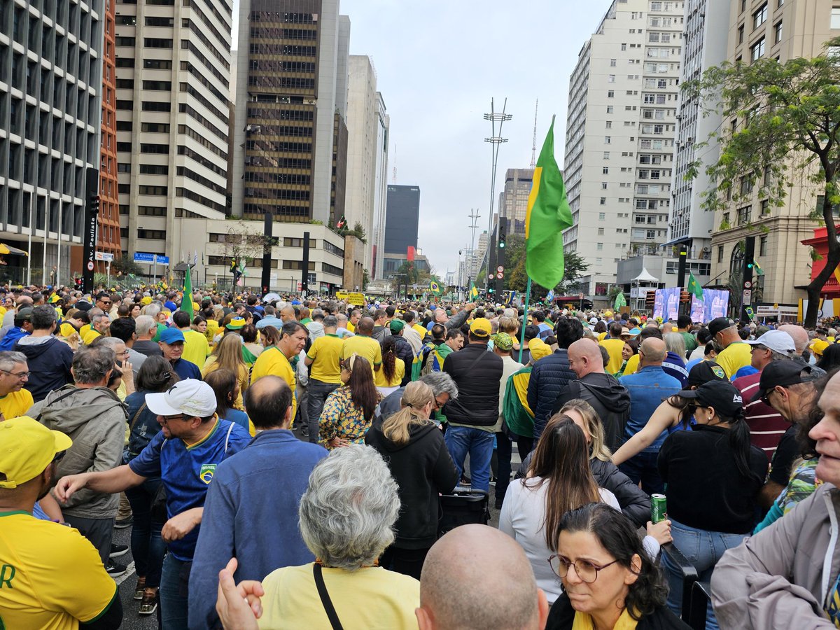 Av Paulista 16:02hs. A Anistia é para todo brasileiro que nao pode expressar sua opinião.  Chega da ditadura do stf. NAO EXISTE CRIME DE OPINIAO. Respeitem a Constituição Federal!
