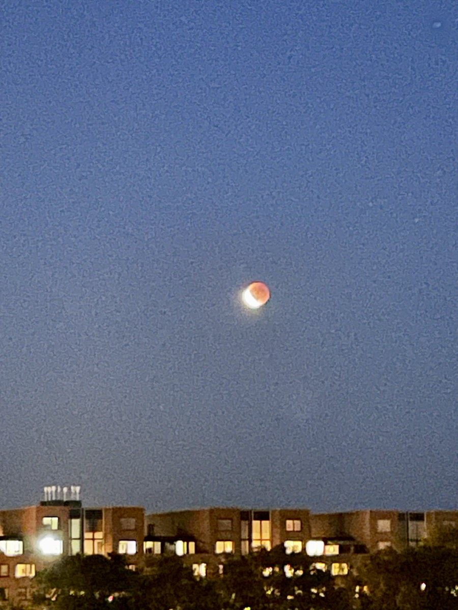 The #LunarEclipse2025 De Hoeg Brögk, #Maastricht
